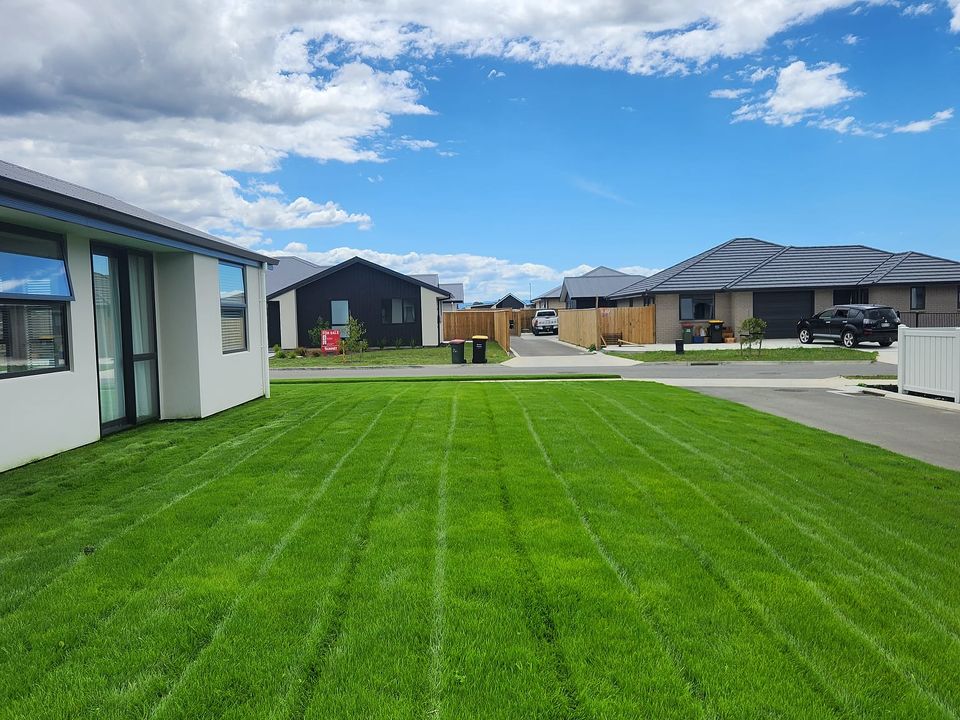 Master the Art of Mowing Lawns: Your Guide to Achieving a Picture-Perfect Yard