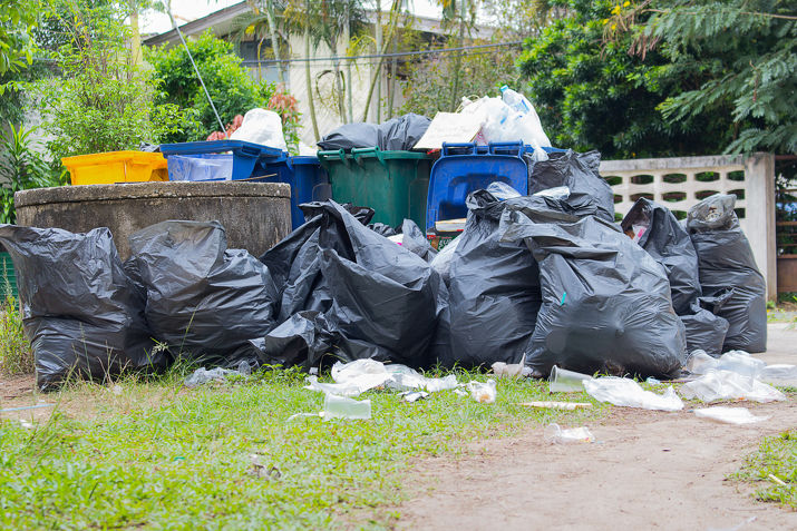 Piles of rubbish.