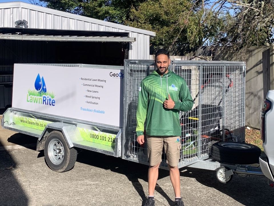 How to Choose the Right Lawn Mowing Contractor in Auckland