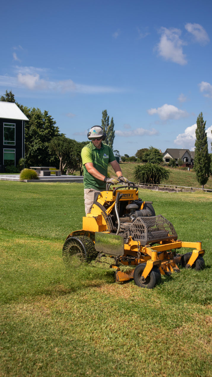 commercial lawn mowing Lawn Rite