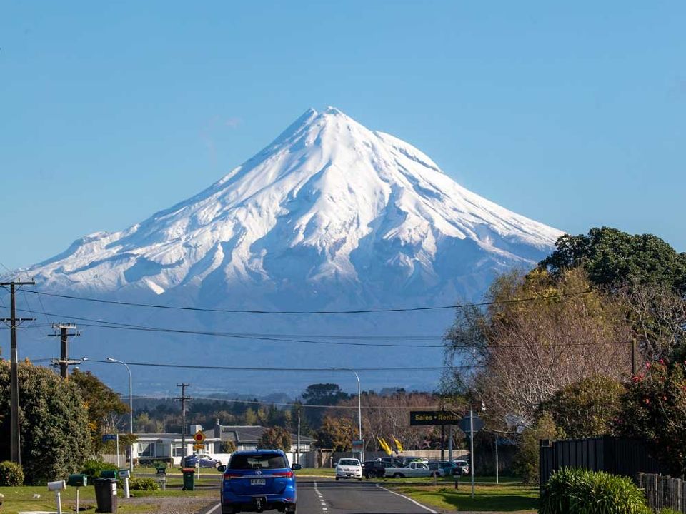 Top Lawn Care Tips for New Plymouth Homeowners: Seasonal Guide to a Healthy Lawn